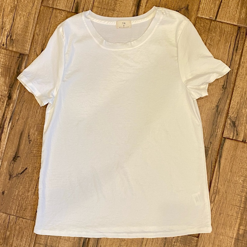 t.la Scoop Neck Tee